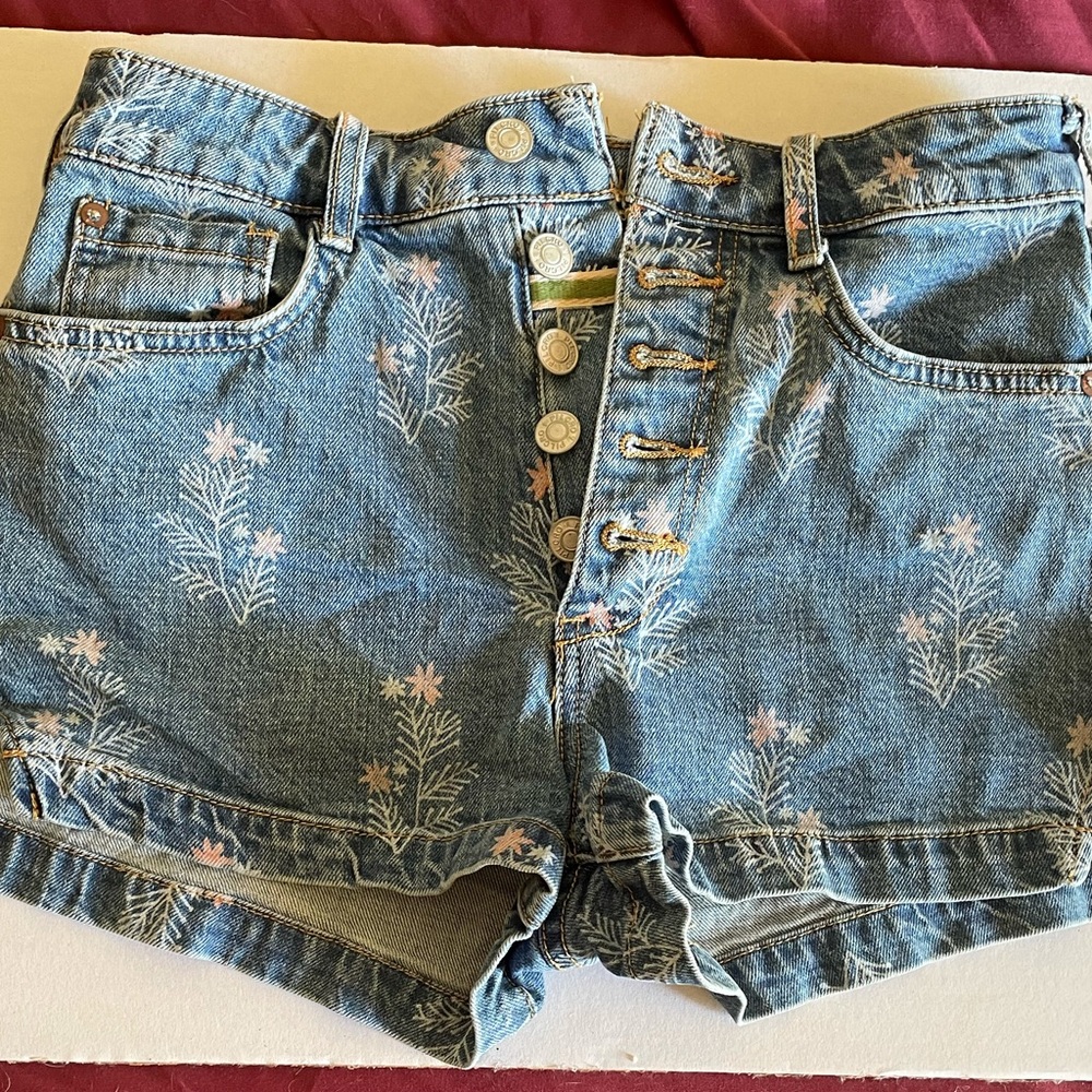 Button fly floral jean shorts
